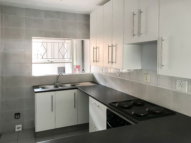 Ground Floor Apartment in Sunset  Valley Complex. - Photo 2