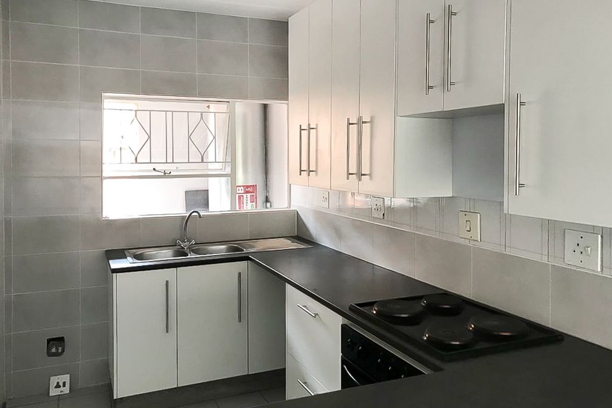 Ground Floor Apartment in Sunset  Valley Complex. - Photo 2