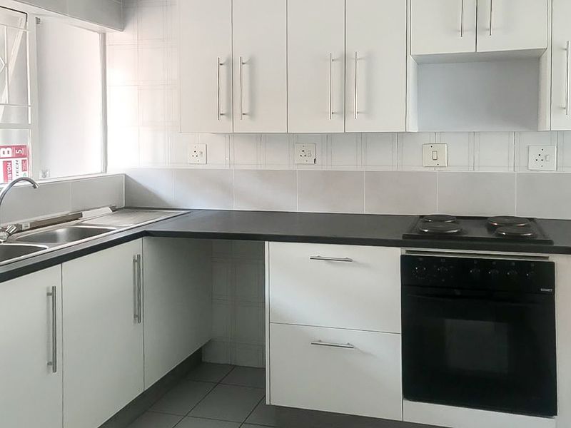 Ground Floor Apartment in Sunset  Valley Complex. - Photo 4