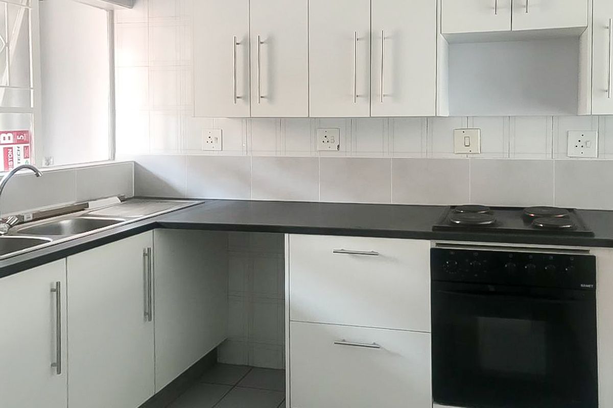 Ground Floor Apartment in Sunset  Valley Complex. - Photo 4