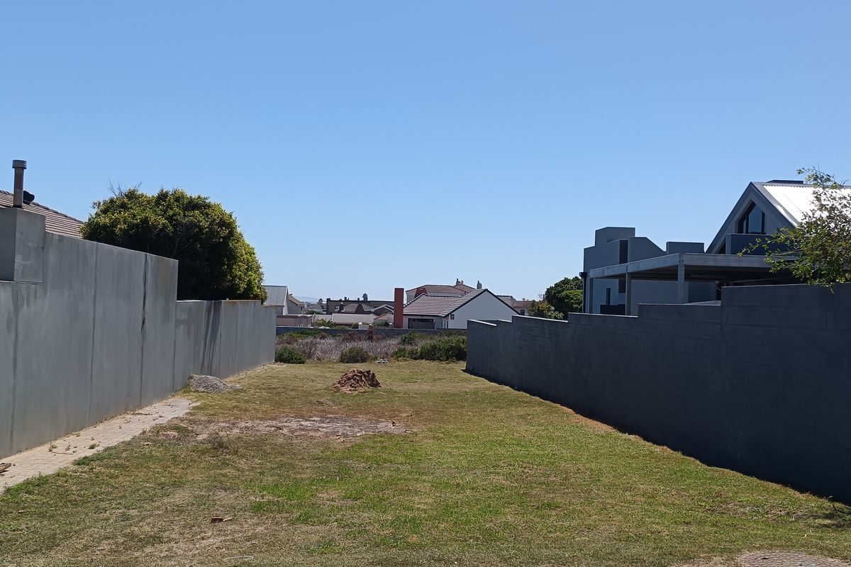 Your Lagoon View Awaits – Prime Plot for Your Dream Home - Photo 4