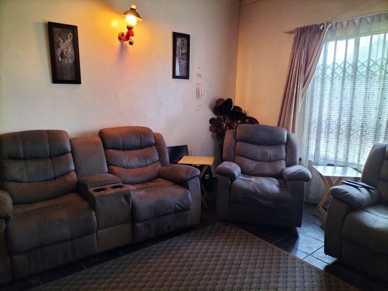 A solid home combining charm and practical features. - Photo 5