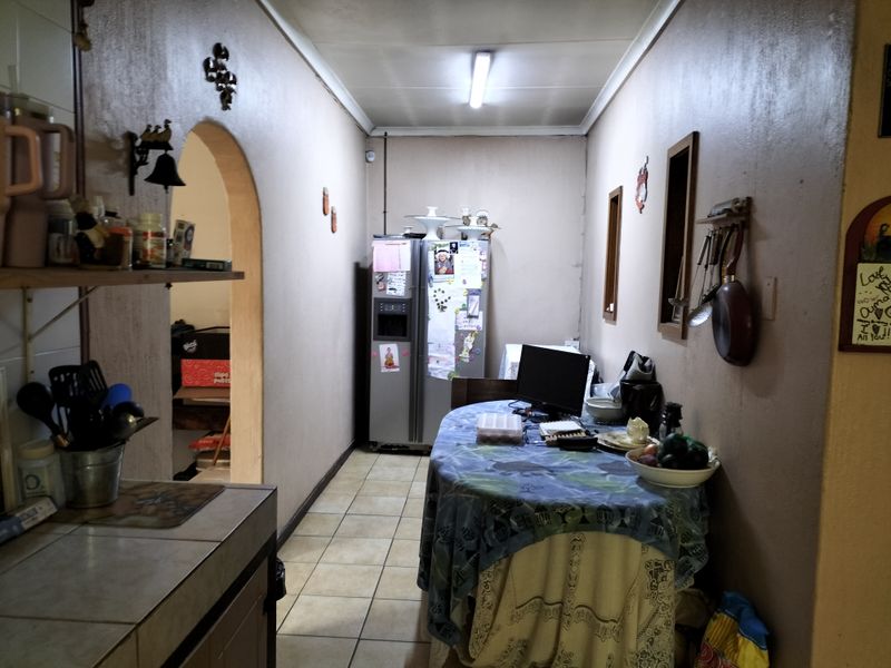 A solid home combining charm and practical features. - Photo 4