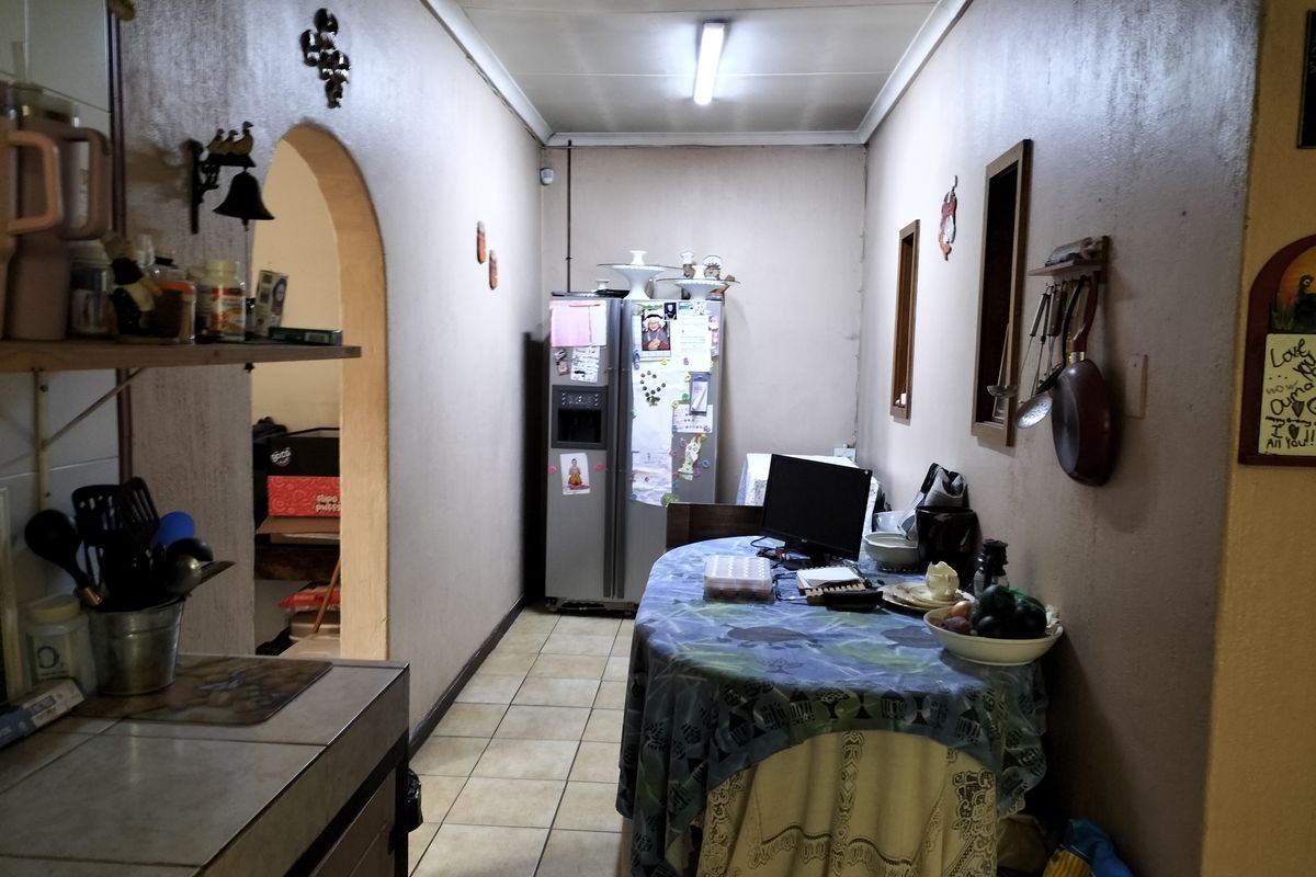 A solid home combining charm and practical features. - Photo 4