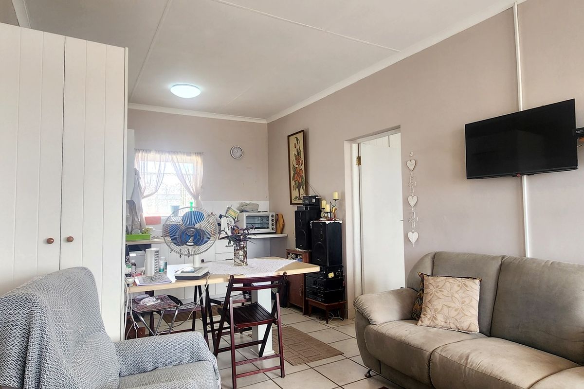 Easy Retirement in the heart of Bredasdorp - Photo 3