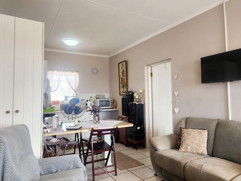 Easy Retirement in the heart of Bredasdorp - Photo 3