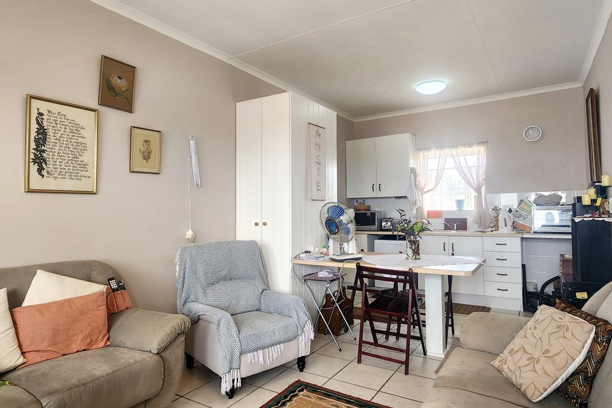 Easy Retirement in the heart of Bredasdorp - Photo 2