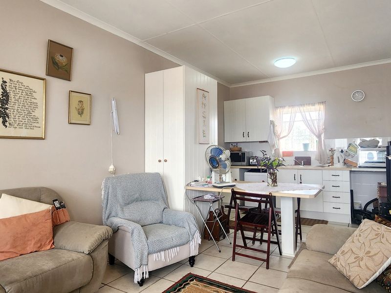 Easy Retirement in the heart of Bredasdorp - Photo 2