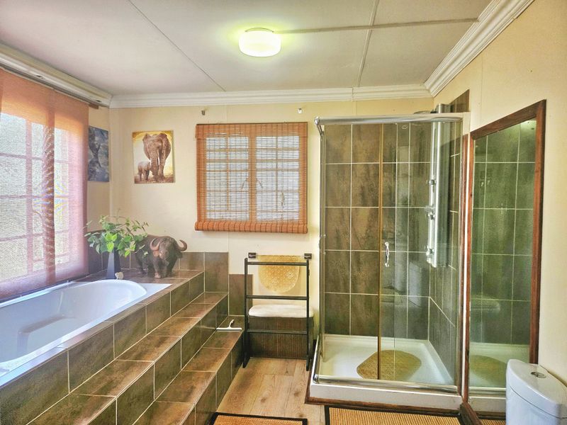 The Bush is alive and beautiful! - Photo 5