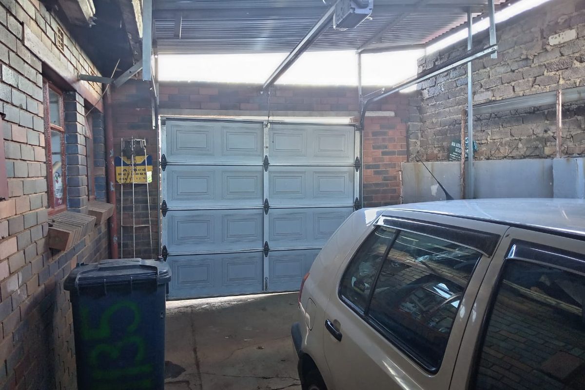 Three Bedroom One Bath House wit Flatlet for sale - Photo 4