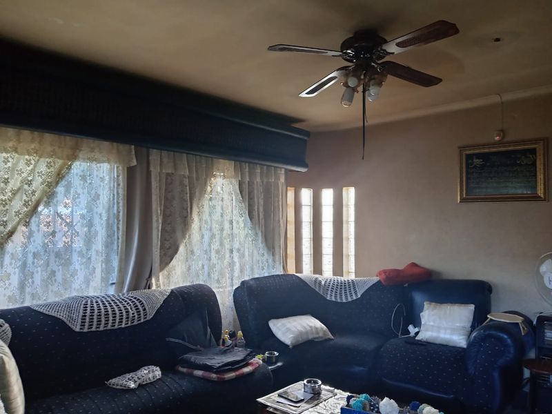 Three Bedroom One Bath House wit Flatlet for sale - Photo 10