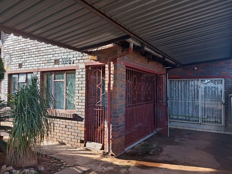 Three Bedroom One Bath House wit Flatlet for sale - Photo 3