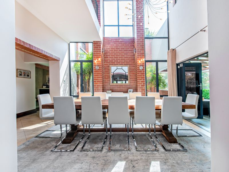 Luxurious 5-Bedroom Retreat: A Seamless Fusion of Opulence, Comfort, and Sustainable Living - Photo 4
