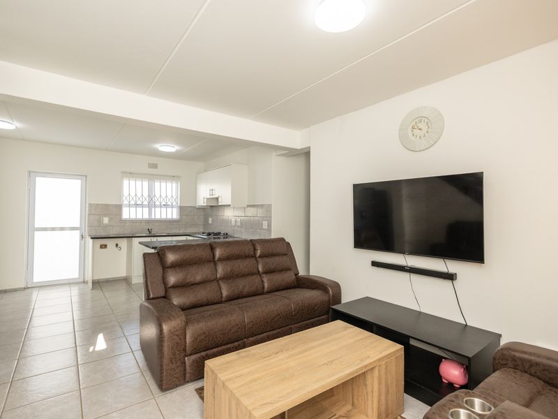 Elegant Duplex Home at Bardale Living Estate - Photo 7