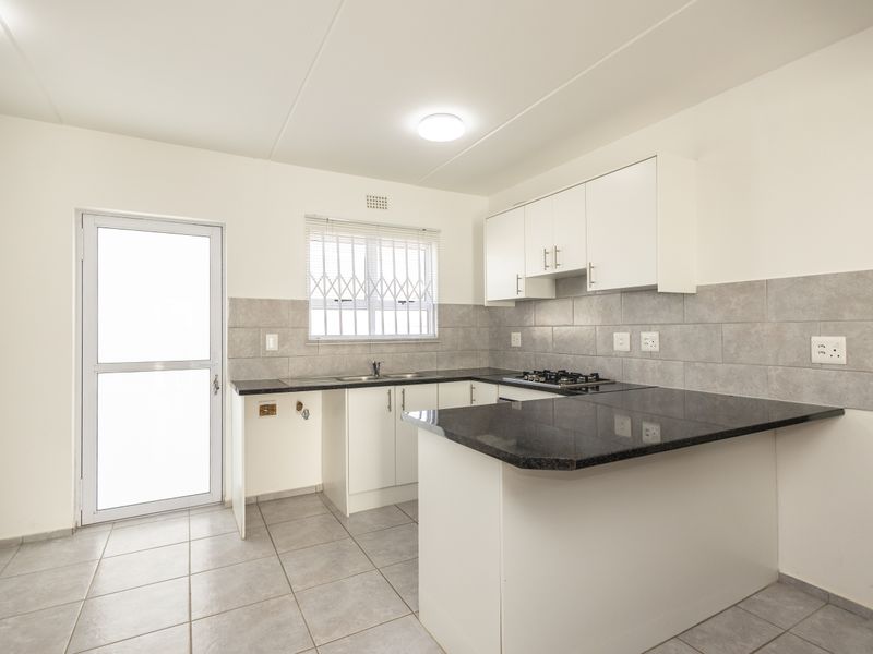 Elegant Duplex Home at Bardale Living Estate - Photo 6