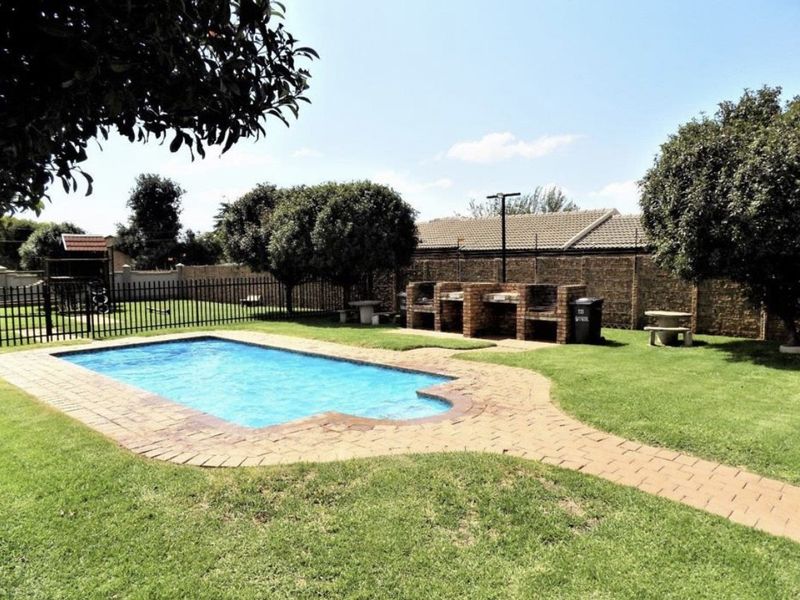 Secure lock up and go unit for sale - Photo 3