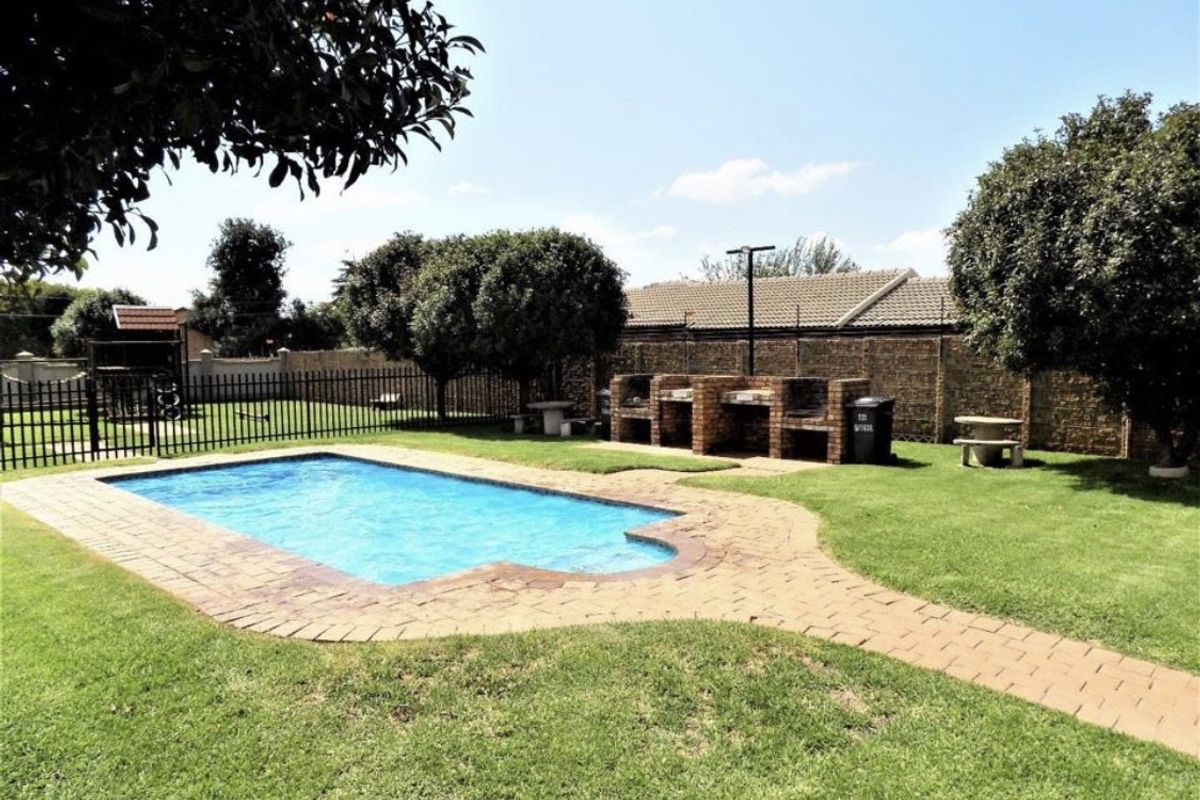 Secure lock up and go unit for sale - Photo 3