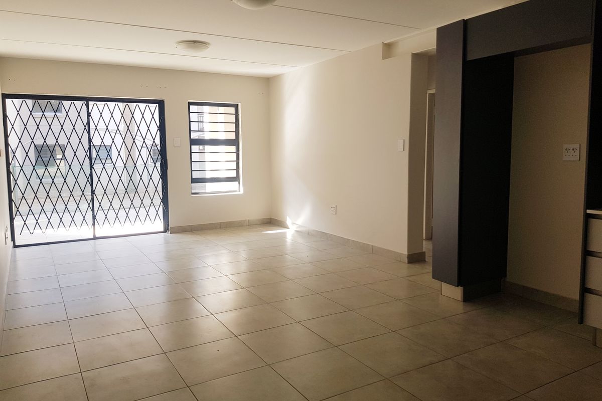 Brand New! Upmarket two bedroom apartment - Photo 4