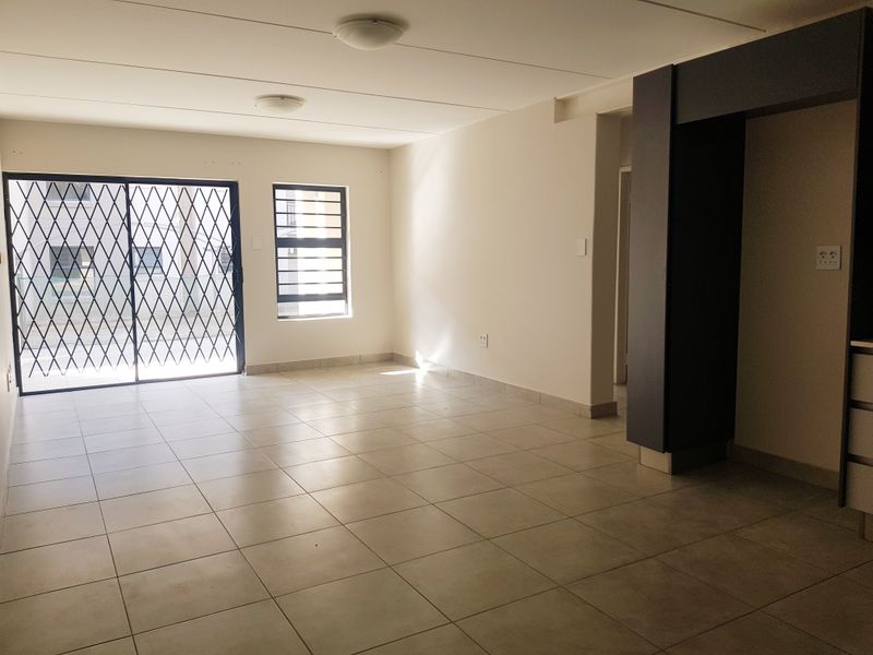 Brand New! Upmarket two bedroom apartment - Photo 4