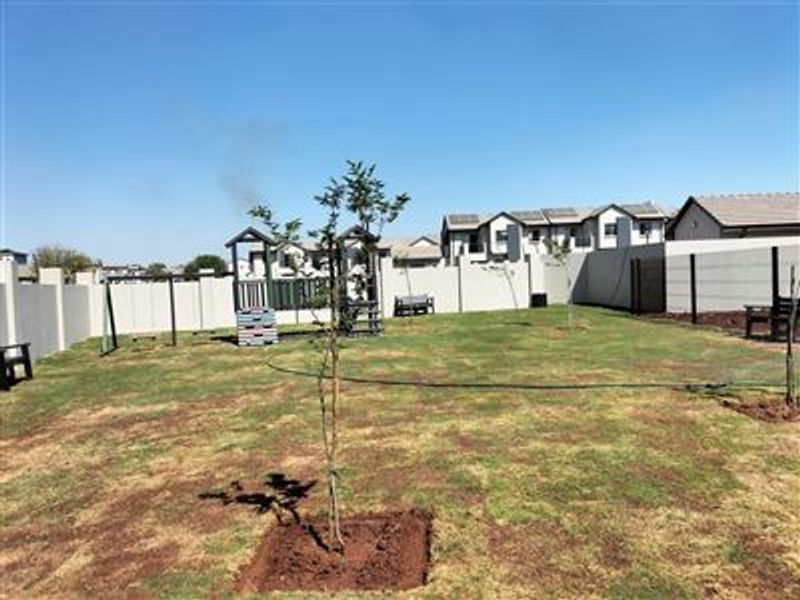 Brand New! Upmarket two bedroom apartment - Photo 3