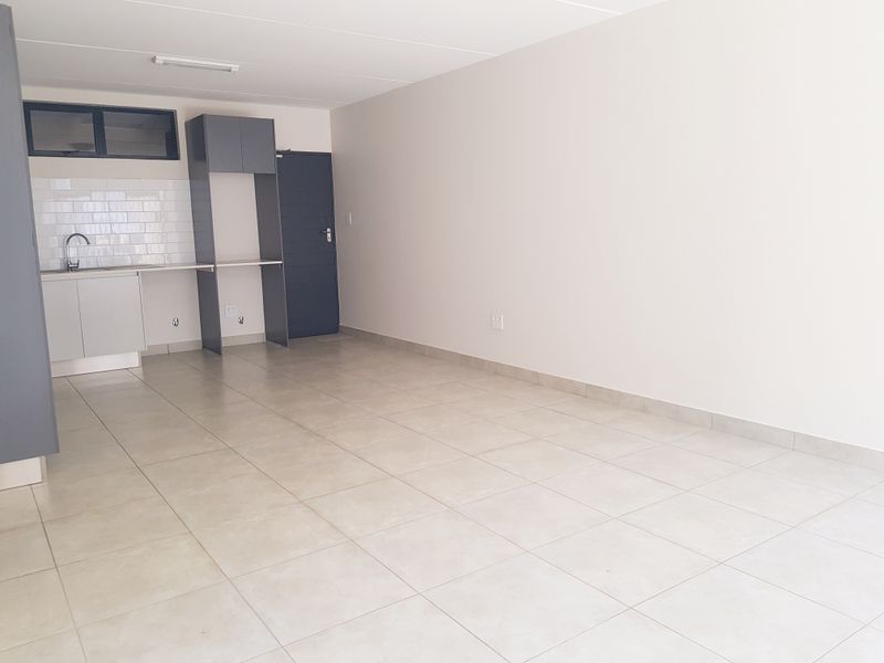 Brand New! Upmarket two bedroom apartment - Photo 6