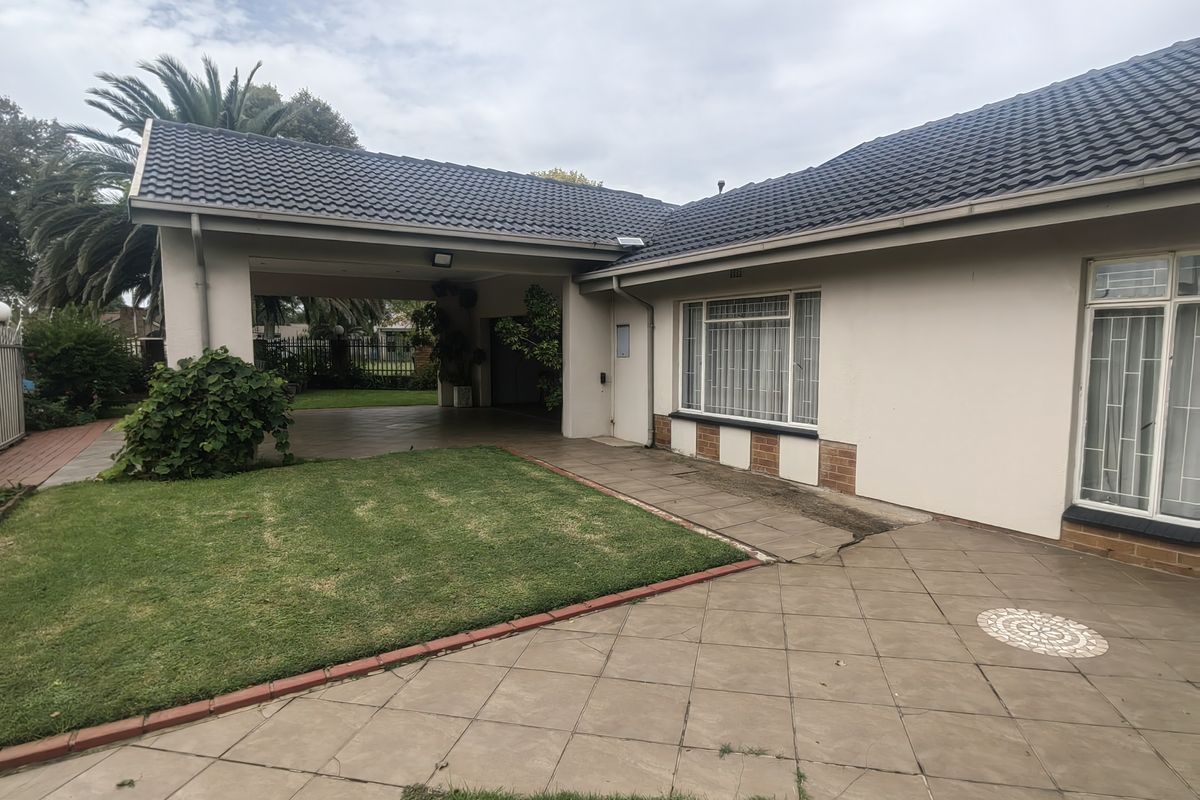 Spacious Family home in Nigel Central - Photo 3