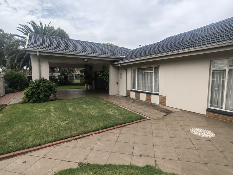 Spacious Family home in Nigel Central - Photo 3