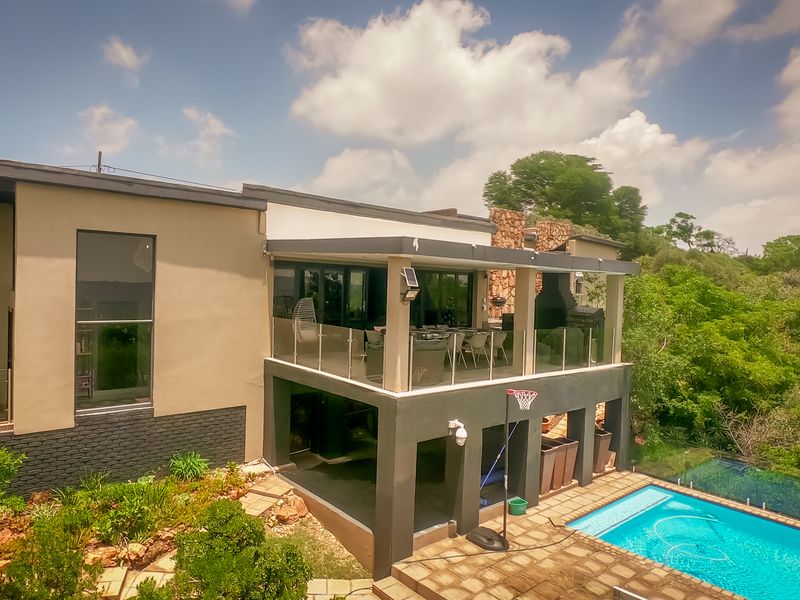 CHARMING FAMILY HOME WITH COTTAGE - INCREDIBLE FEATURES, TUCKED AWAY IN A QUIET POCKET OF WILROPARK - Photo 2