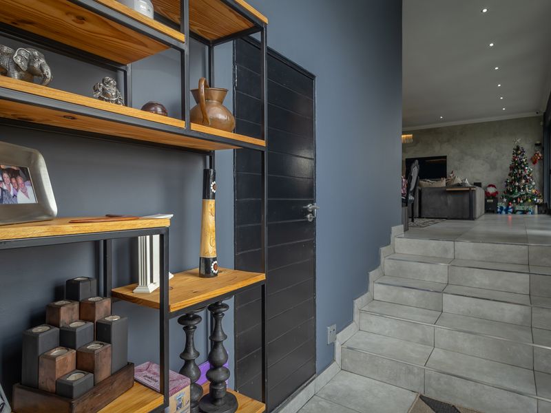 CHARMING FAMILY HOME WITH COTTAGE - INCREDIBLE FEATURES, TUCKED AWAY IN A QUIET POCKET OF WILROPARK - Photo 7