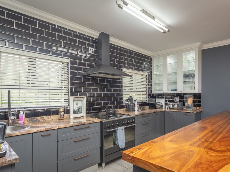 CHARMING FAMILY HOME WITH COTTAGE - INCREDIBLE FEATURES, TUCKED AWAY IN A QUIET POCKET OF WILROPARK - Photo 4