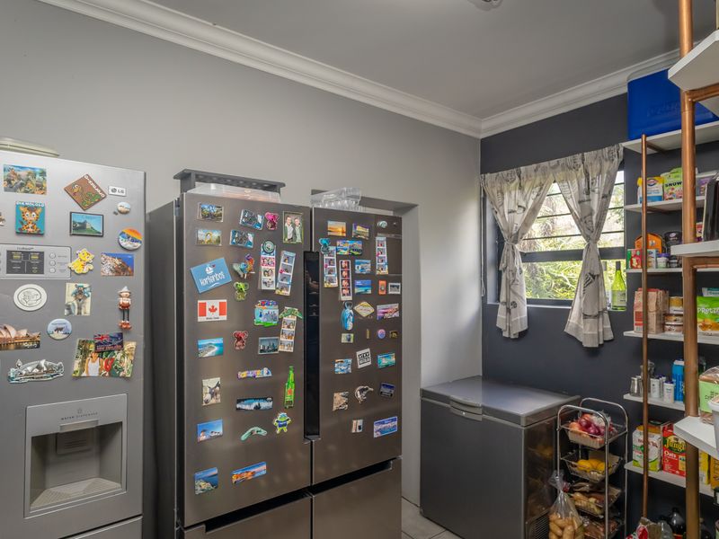 CHARMING FAMILY HOME WITH COTTAGE - INCREDIBLE FEATURES, TUCKED AWAY IN A QUIET POCKET OF WILROPARK - Photo 9