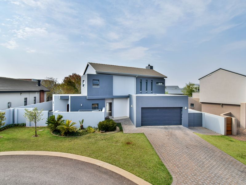 Double Story Home - 3 Bedrooms and a Staff Room, all with en-suite Bathrooms - Photo 7