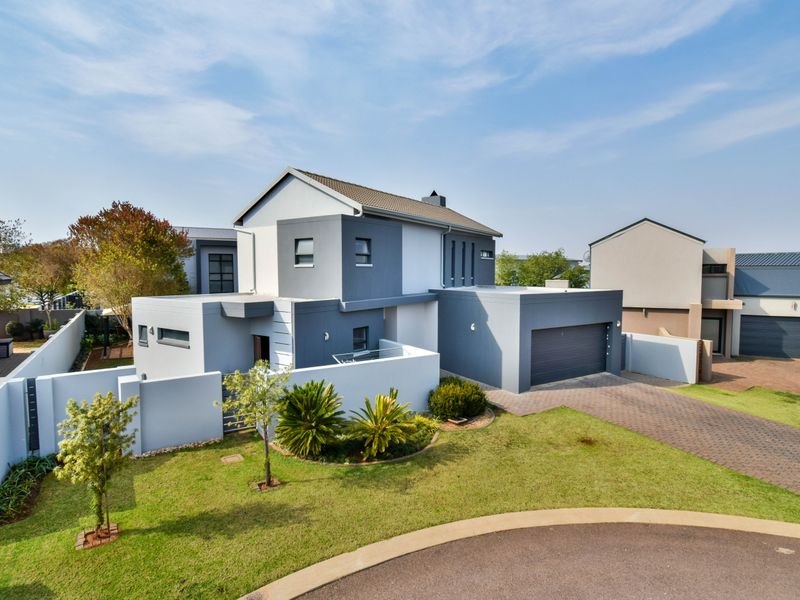 Double Story Home - 3 Bedrooms and a Staff Room, all with en-suite Bathrooms - Photo 6