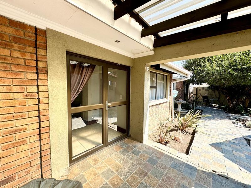 Ideal rental investment property, situated in a good area of town. - Photo 4