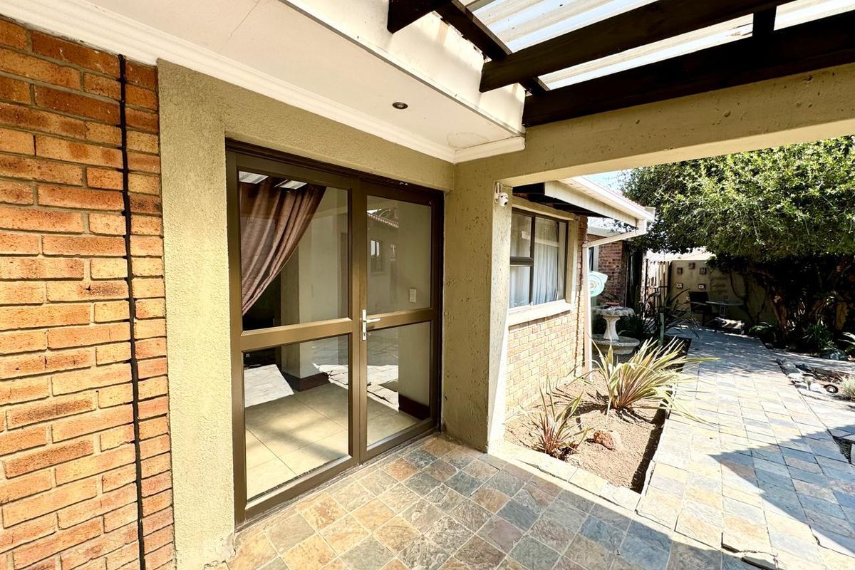 Ideal rental investment property, situated in a good area of town. - Photo 4