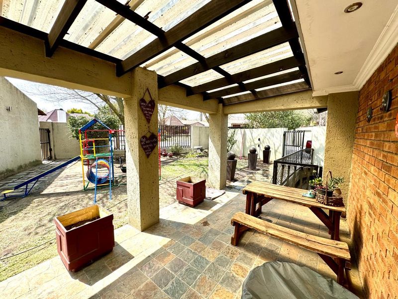 Ideal rental investment property, situated in a good area of town. - Photo 2