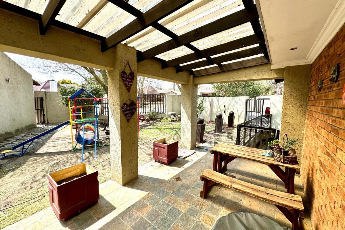 Ideal rental investment property, situated in a good area of town. - Photo 2