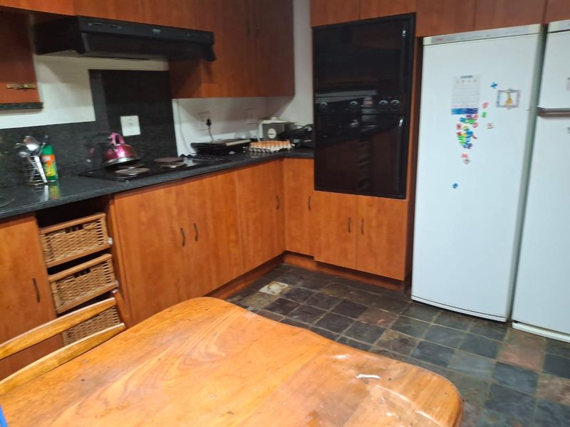 Spacious Farm Property with Multiple Dwellings - Photo 4