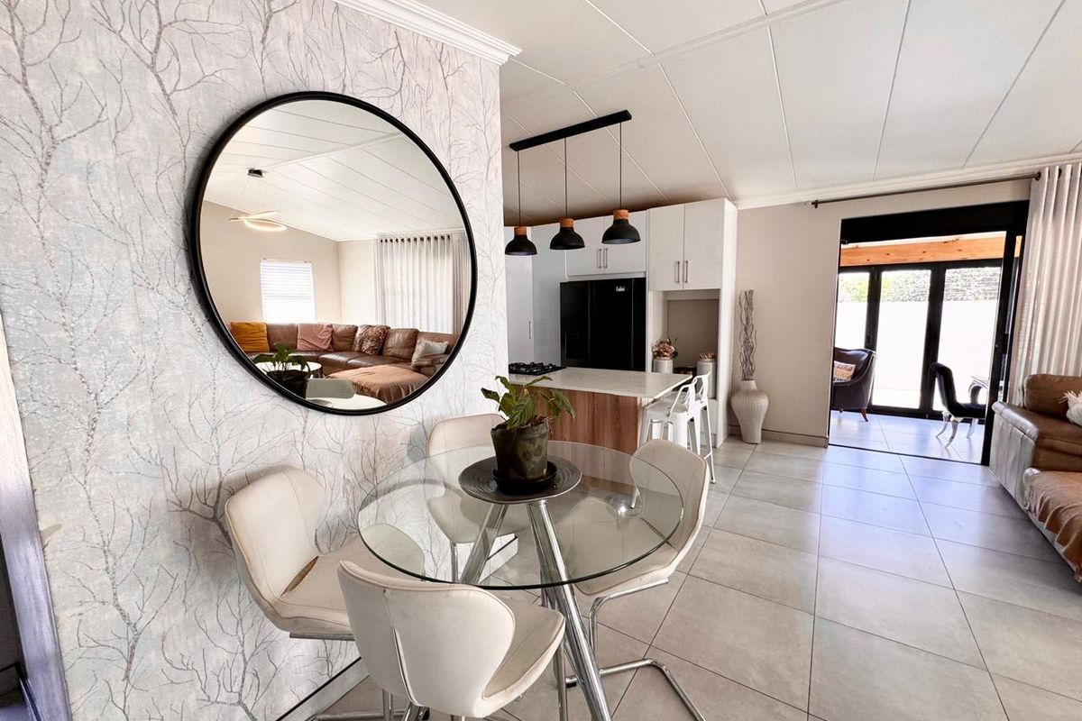 Upmarket four bedroom home for sale in Secunda!  Best area in town - Photo 4