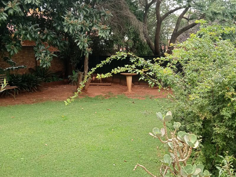 Tranquil home in quiet neighbourhood. - Photo 5