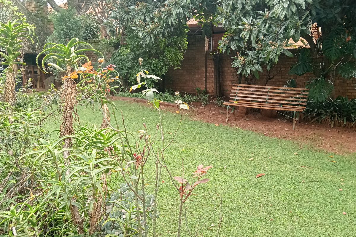 Tranquil home in quiet neighbourhood. - Photo 4