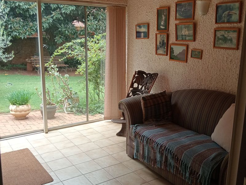 Tranquil home in quiet neighbourhood. - Photo 8