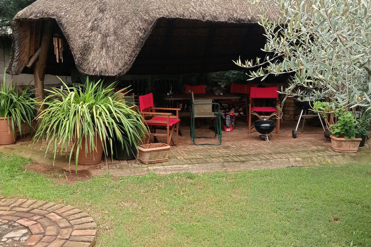 Tranquil home in quiet neighbourhood. - Photo 3