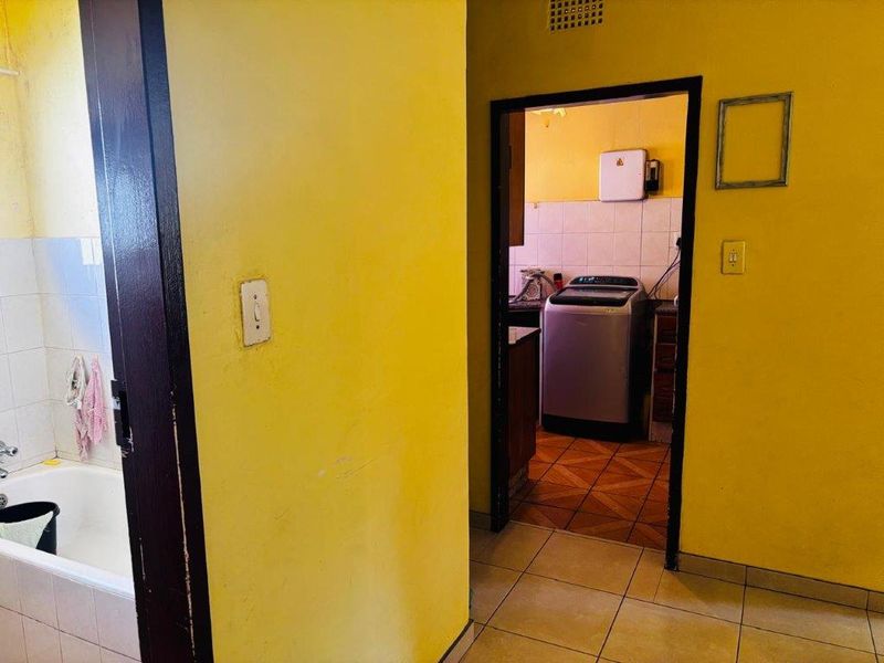 3 Bedroom Flat for Sale in Wentworth Park - Photo 10