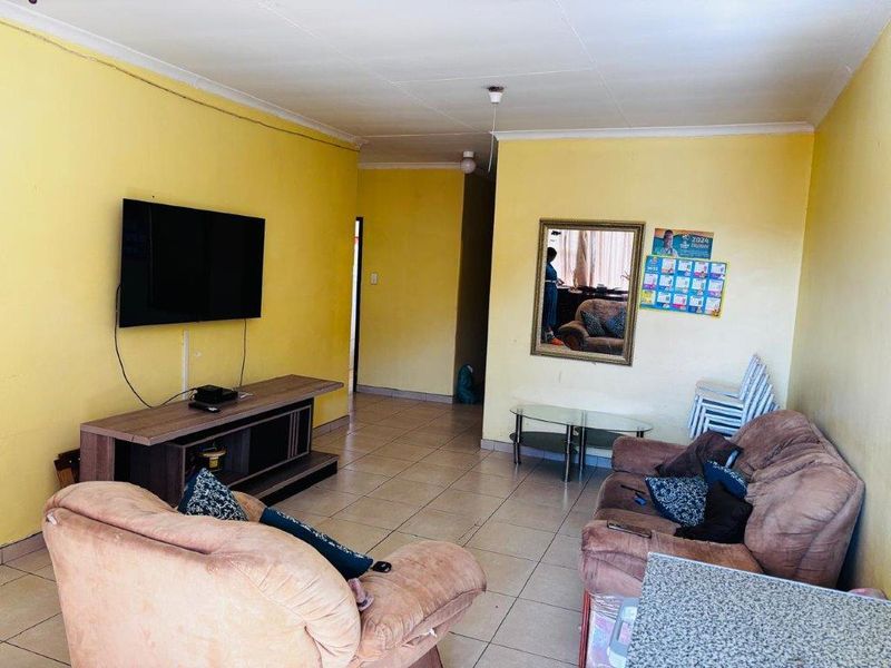 3 Bedroom Flat for Sale in Wentworth Park - Photo 7