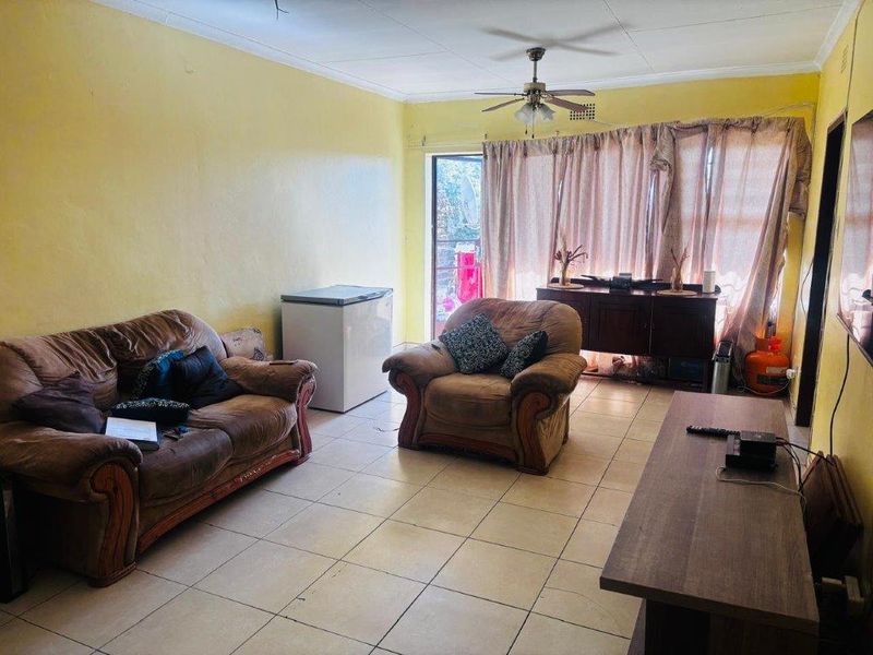 3 Bedroom Flat for Sale in Wentworth Park - Photo 6