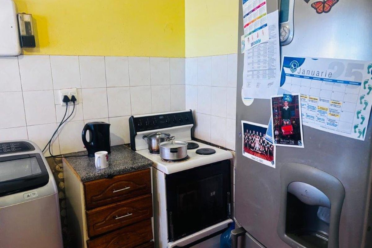 3 Bedroom Flat for Sale in Wentworth Park - Photo 4