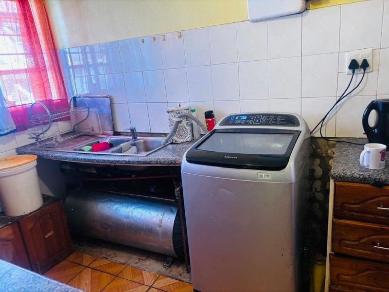 3 Bedroom Flat for Sale in Wentworth Park - Photo 5