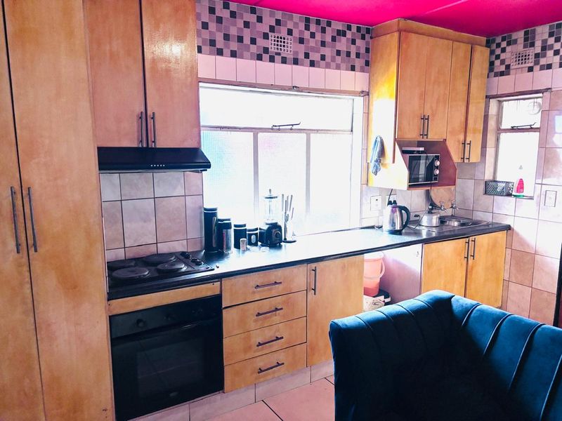 Lovely Apartment For Sale in Fleurhof, Roodepoort - Photo 7