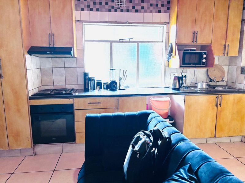 Lovely Apartment For Sale in Fleurhof, Roodepoort - Photo 6